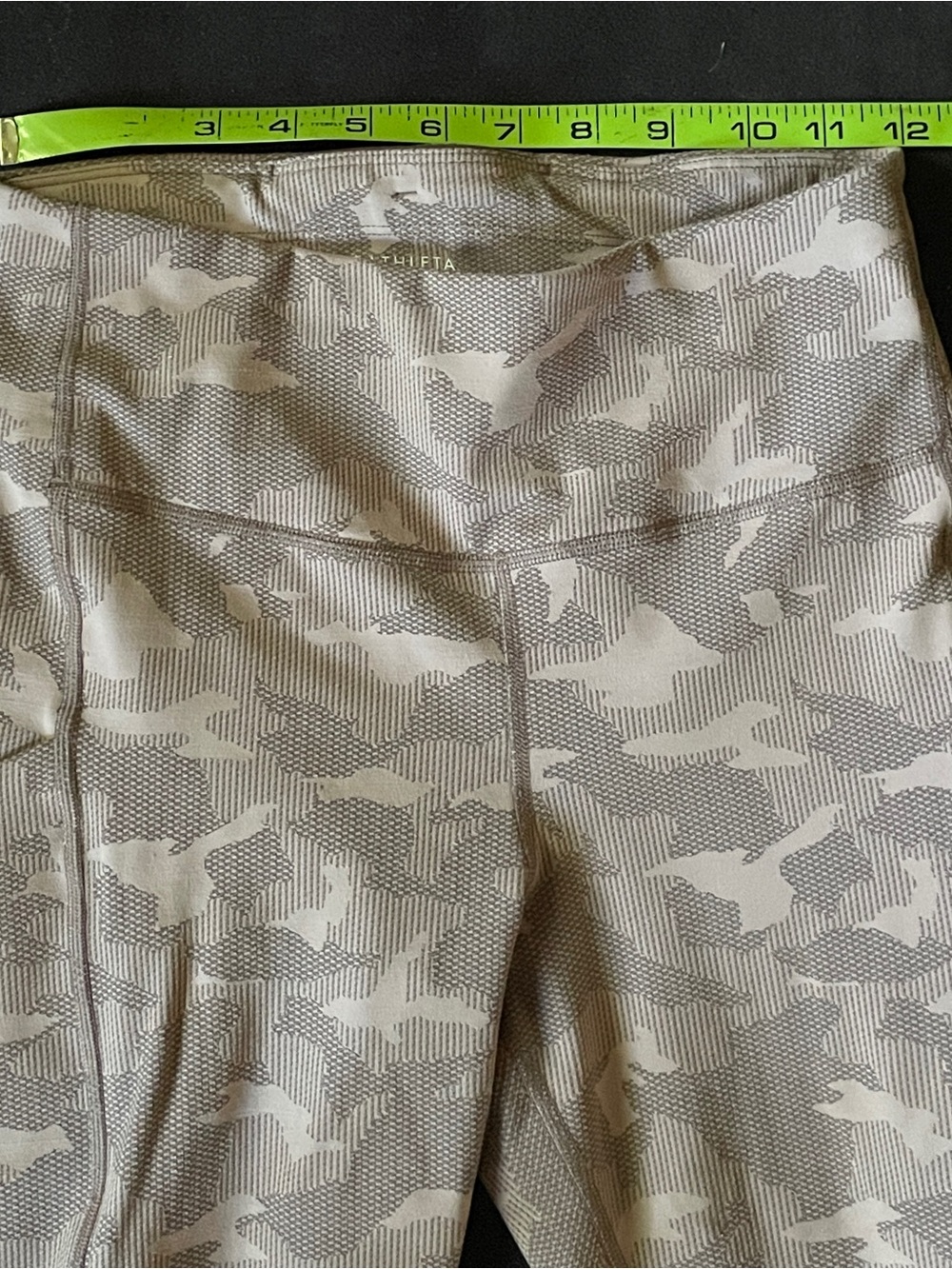 Athleta Ultimate Stash Tight Capri Textured Pink Camo Leggings size small - Picture 4 of 7